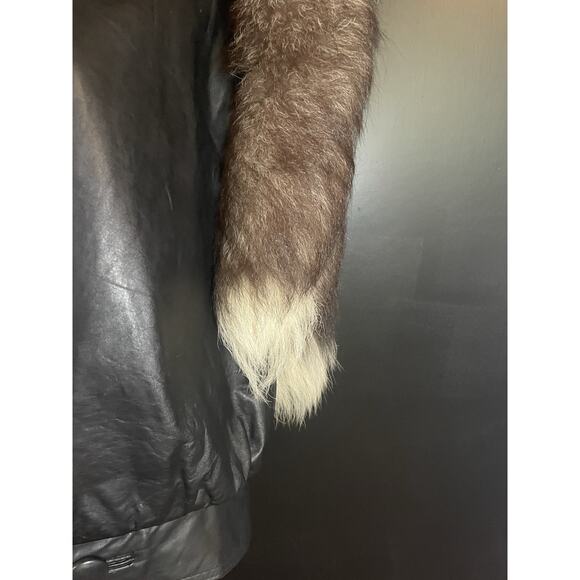 Vintage Luxury Leather Vest wth Genuine Raccoon Fur Sleeves–High-End European - Picture 8 of 16